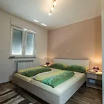 Sandra With Free Private Parking Appartement