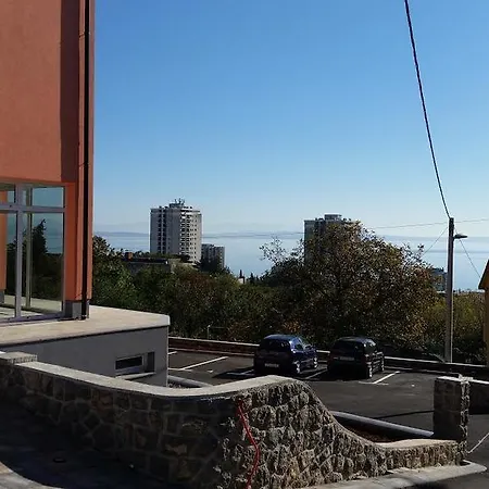 Sandra With Free Private Parking Apartmán Rijeka