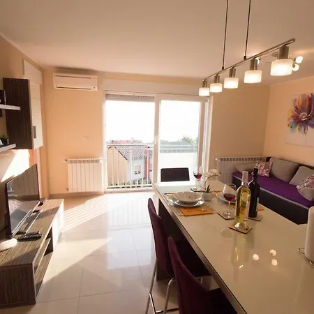 Apartment Sandra With Free Private Parking