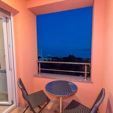 Sandra With Free Private Parking Apartmán *