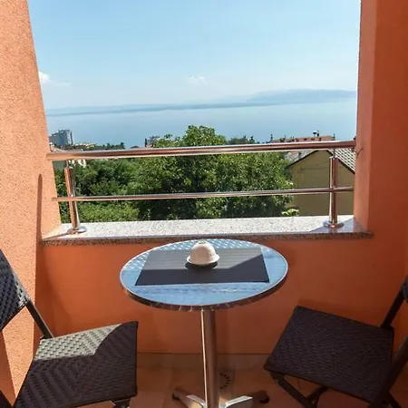 Sandra With Free Private Parking Apartment