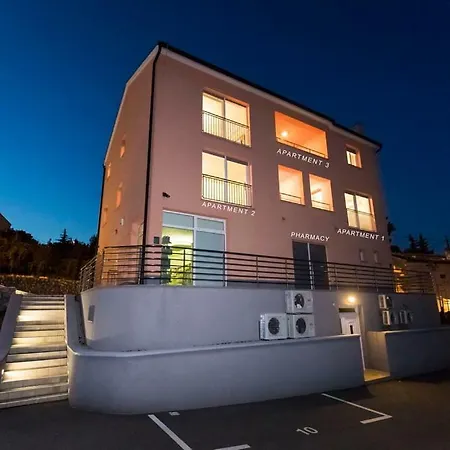 Sandra With Free Private Parking Rijeka