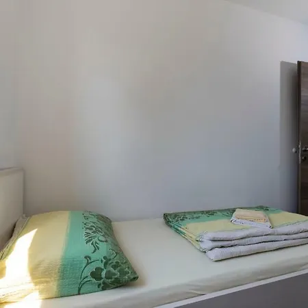 Sandra With Free Private Parking Rijeka