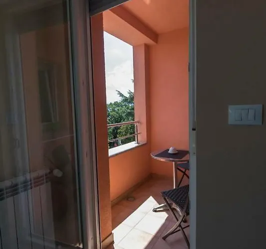 Sandra With Free Private Parking Apartman