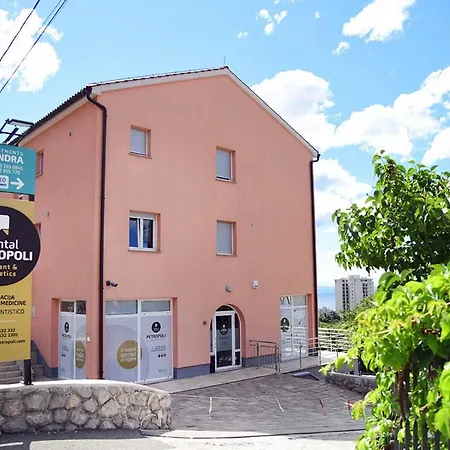 Apartment Sandra With Free Private Parking *