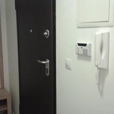 Sandra With Free Private Parking Apartment