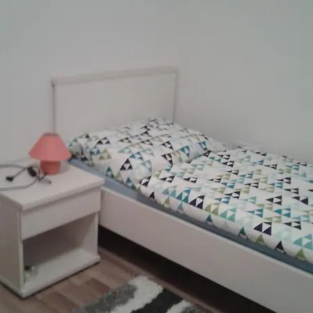 Sandra With Free Private Parking Appartamento *