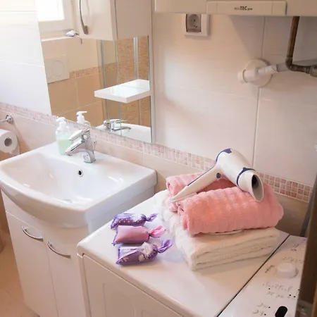 Apartment Sandra With Free Private Parking *