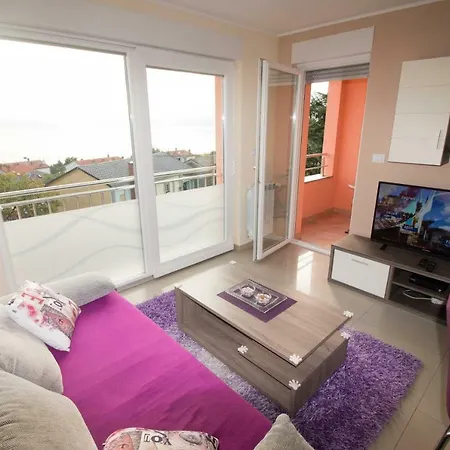 Apartment Sandra With Free Private Parking