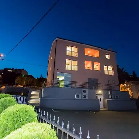 Sandra With Free Private Parking Apartment Rijeka