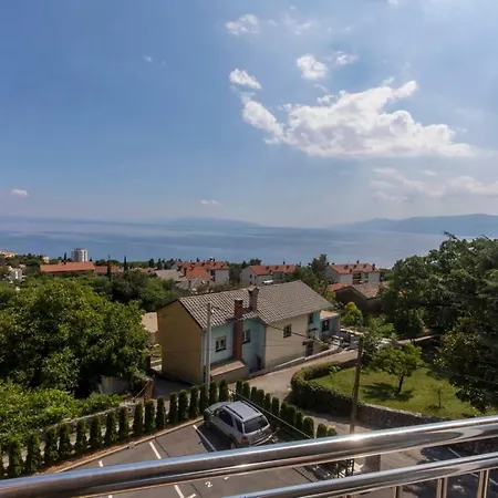 Sandra With Free Private Parking Apartament *