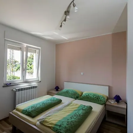 Apartment Sandra With Free Private Parking