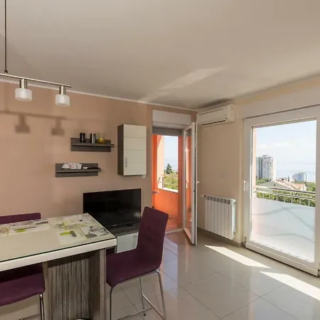 Sandra With Free Private Parking Apartment *