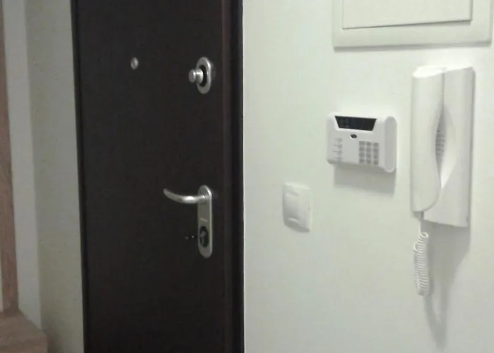 Sandra With Free Private Parking Apartament