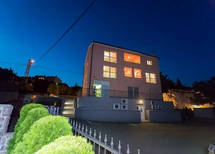 Sandra With Free Private Parking Apartament Rijeka