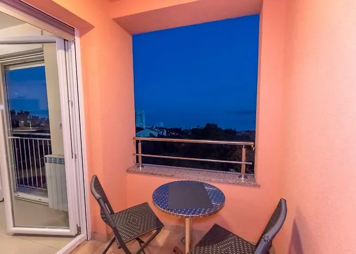 Sandra With Free Private Parking Apartament *