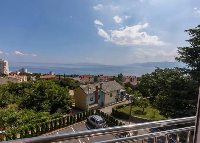 Sandra With Free Private Parking Apartament *