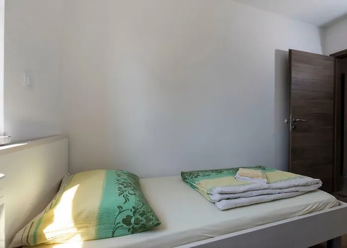 Sandra With Free Private Parking Rijeka