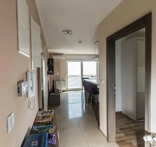 Sandra With Free Private Parking Apartament Rijeka