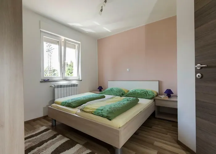 Sandra With Free Private Parking Apartament Rijeka