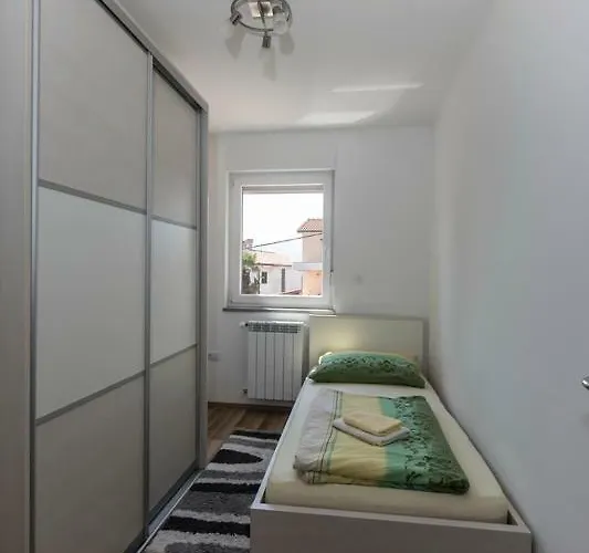 Sandra With Free Private Parking Apartament Rijeka