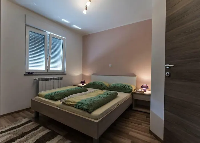 Sandra With Free Private Parking Apartament *