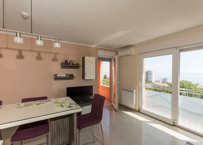 Sandra With Free Private Parking Apartament *